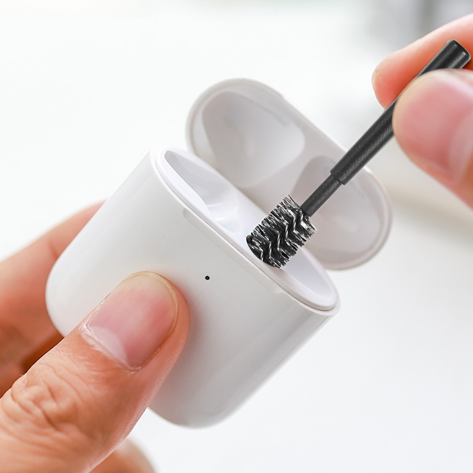 12 Spazzole per la Pulizia deg - Earbuds Charging Case recensione e prezzo